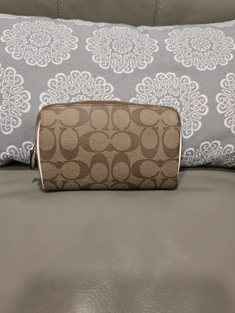 Coach Signature Canvas Zip Cosmetic Case - Khaki/Tan NWOT - Picture 2 of 13